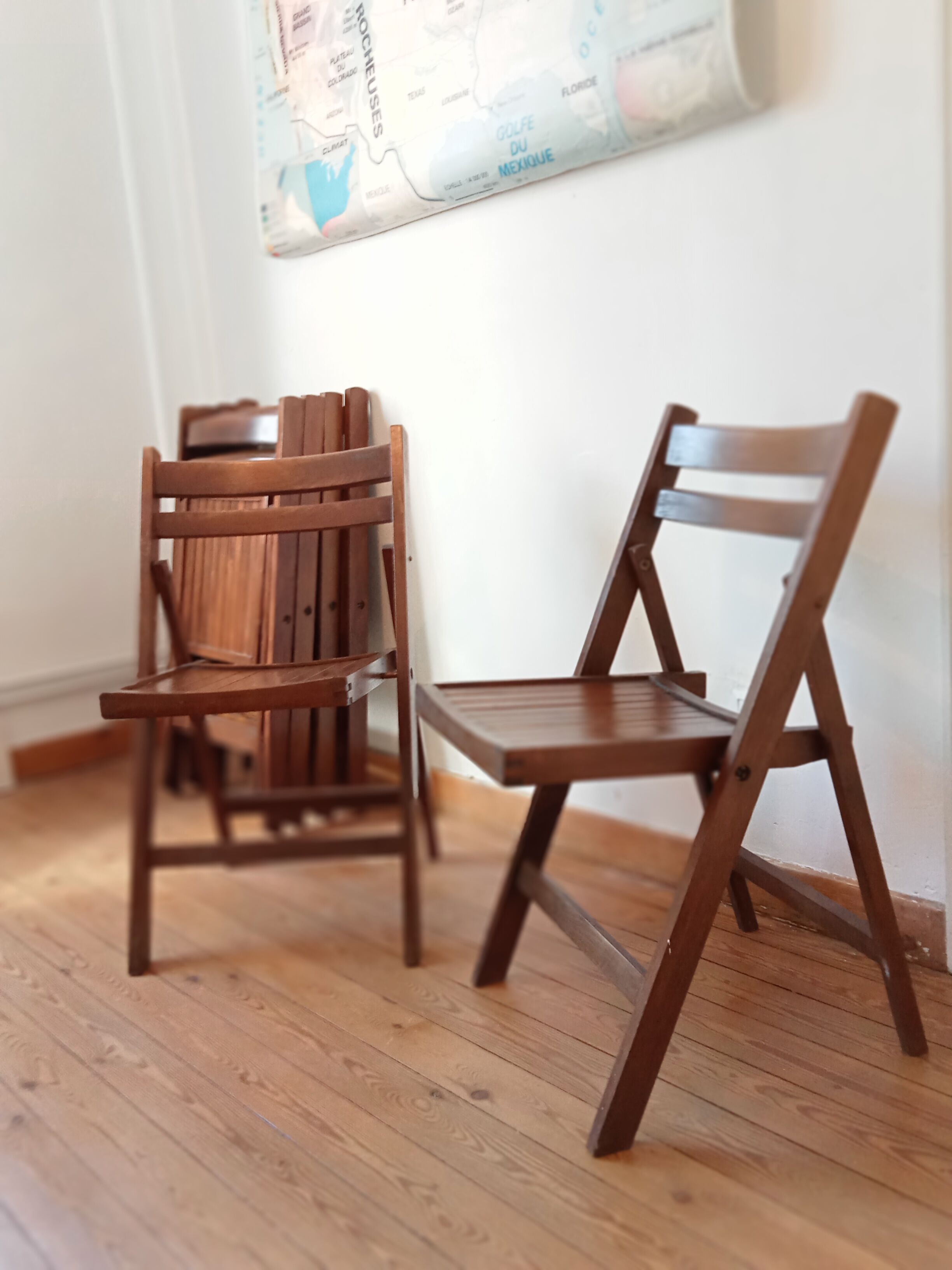 4 folding vintage wooden chairs