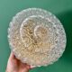 Applique ou plafonnier globe vintage en verre moulé