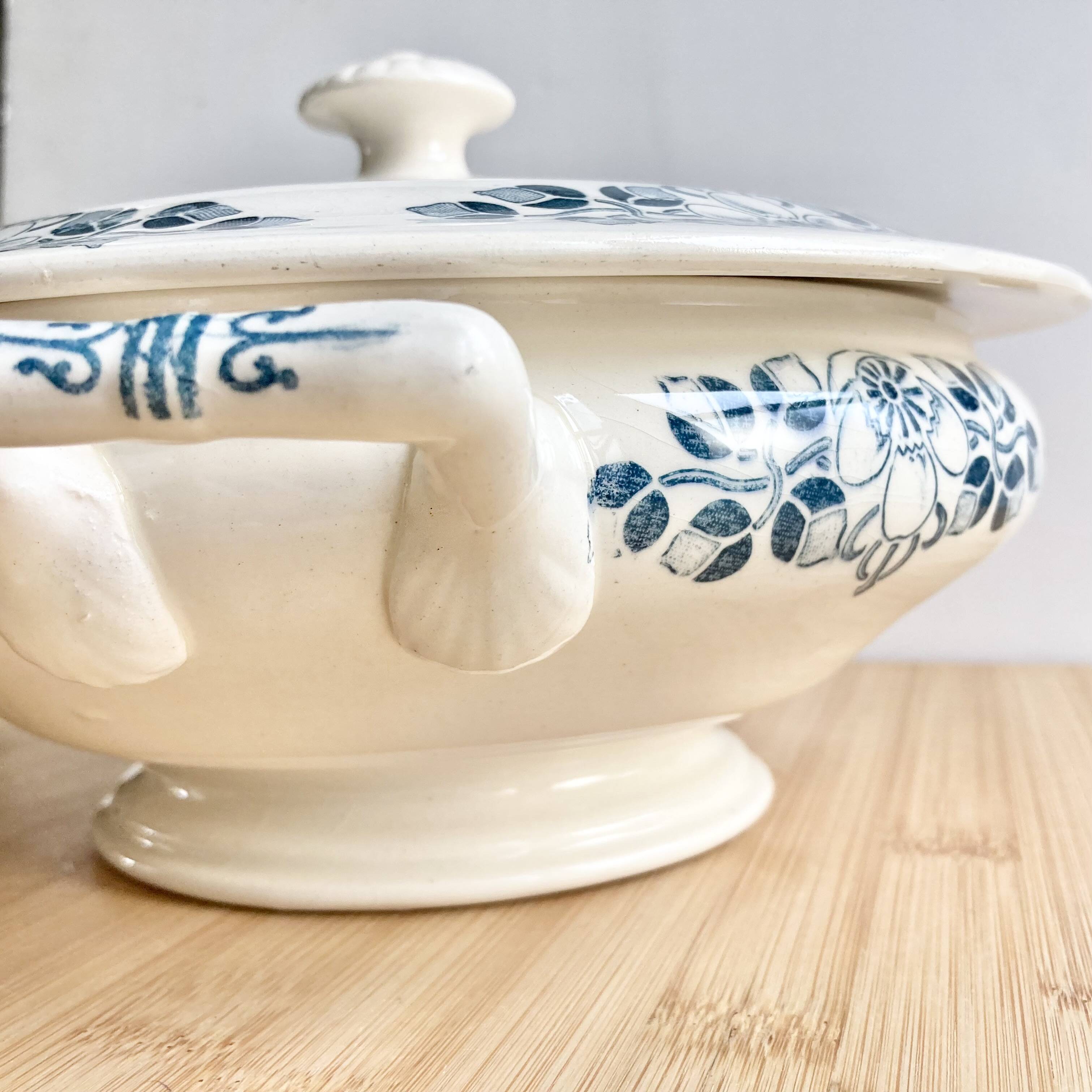 Longchamp iron earth tureen / vegetable bowl