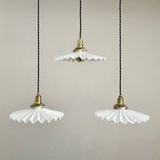 trio de suspensions en opaline crénelée