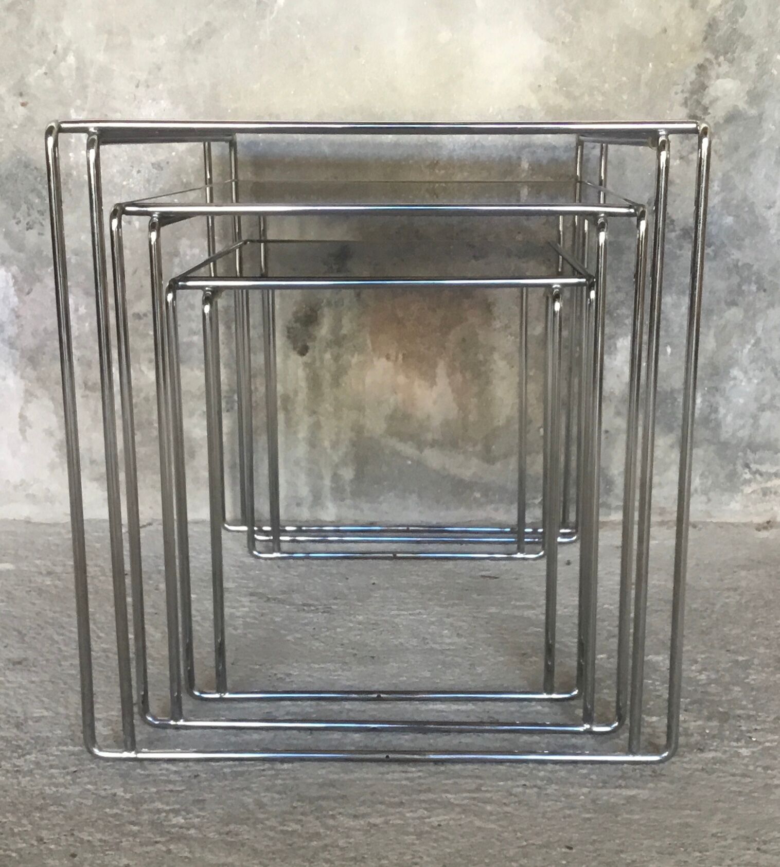 Suite of 3 space-age nesting tables stainless steel and glass - design 1970