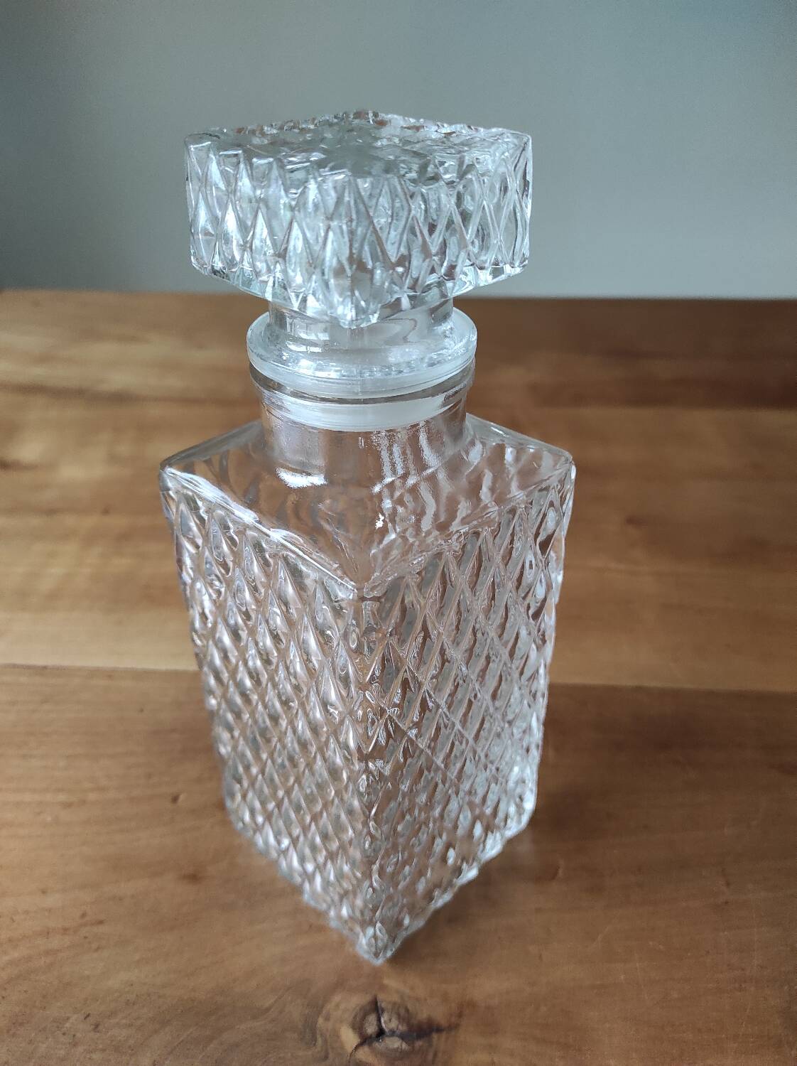 Glass whiskey decanter