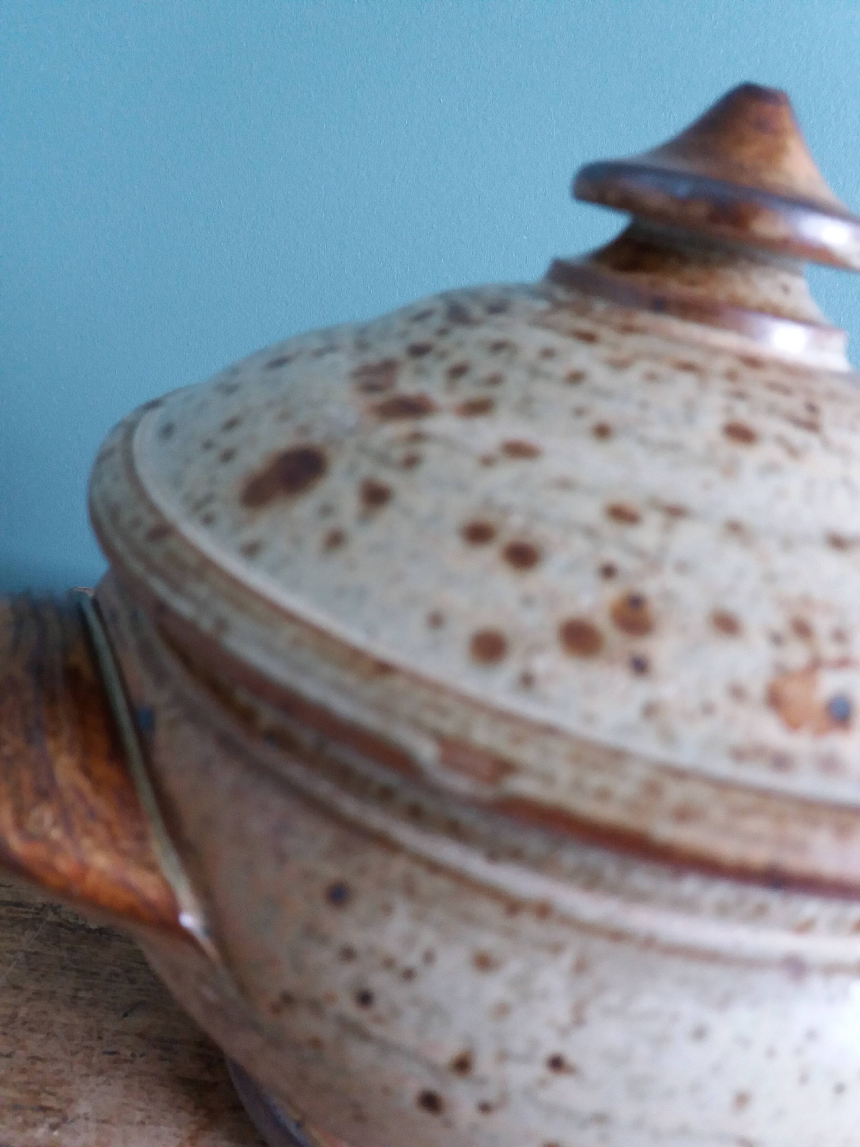 Covered sugar bowl in Puisaye stoneware signed Jean-Pierre Prud'homme