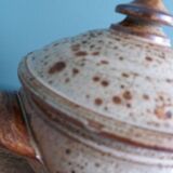 Covered sugar bowl in Puisaye stoneware signed Jean-Pierre Prud'homme