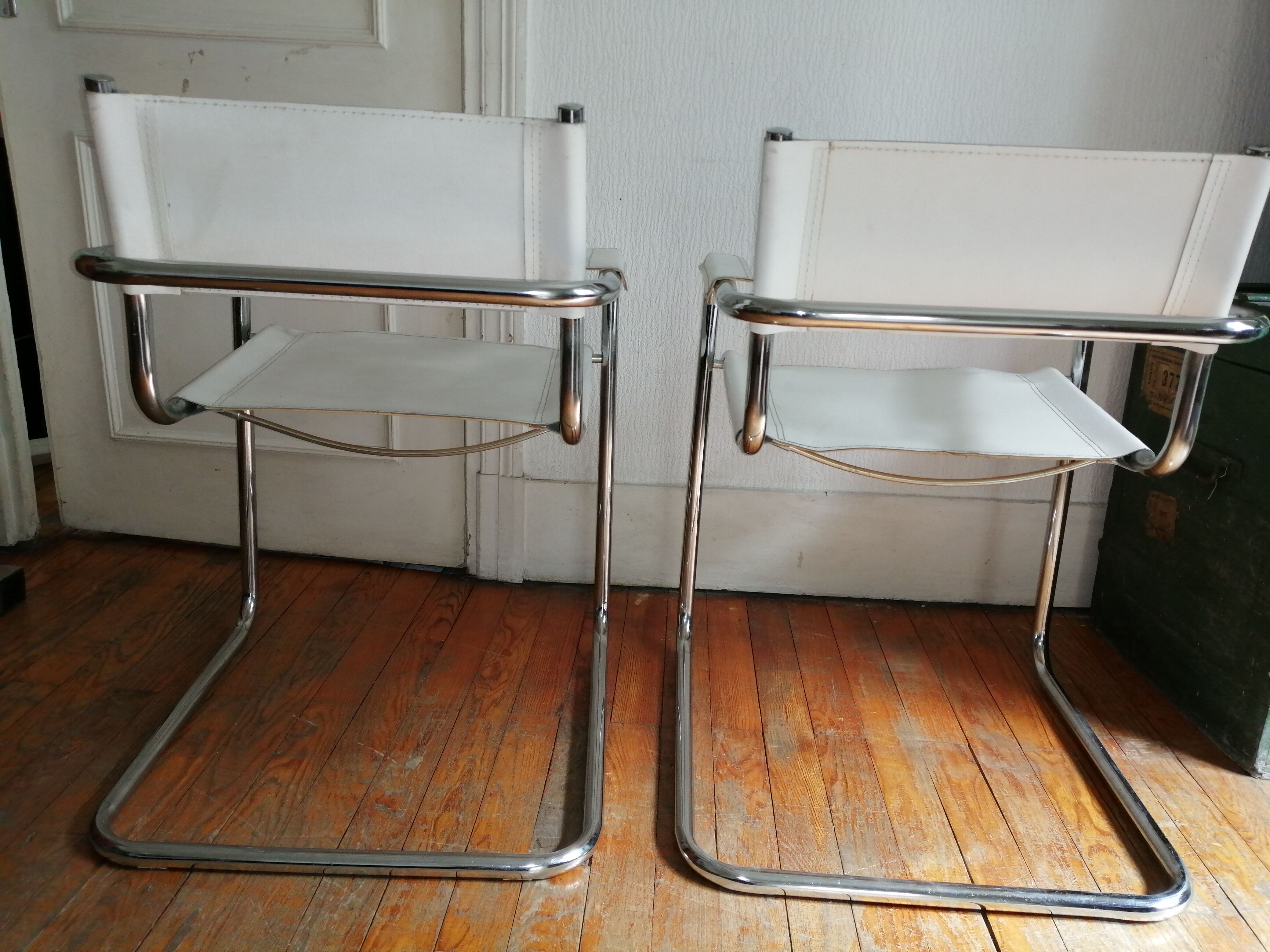 Paire de fauteuils des années 70
