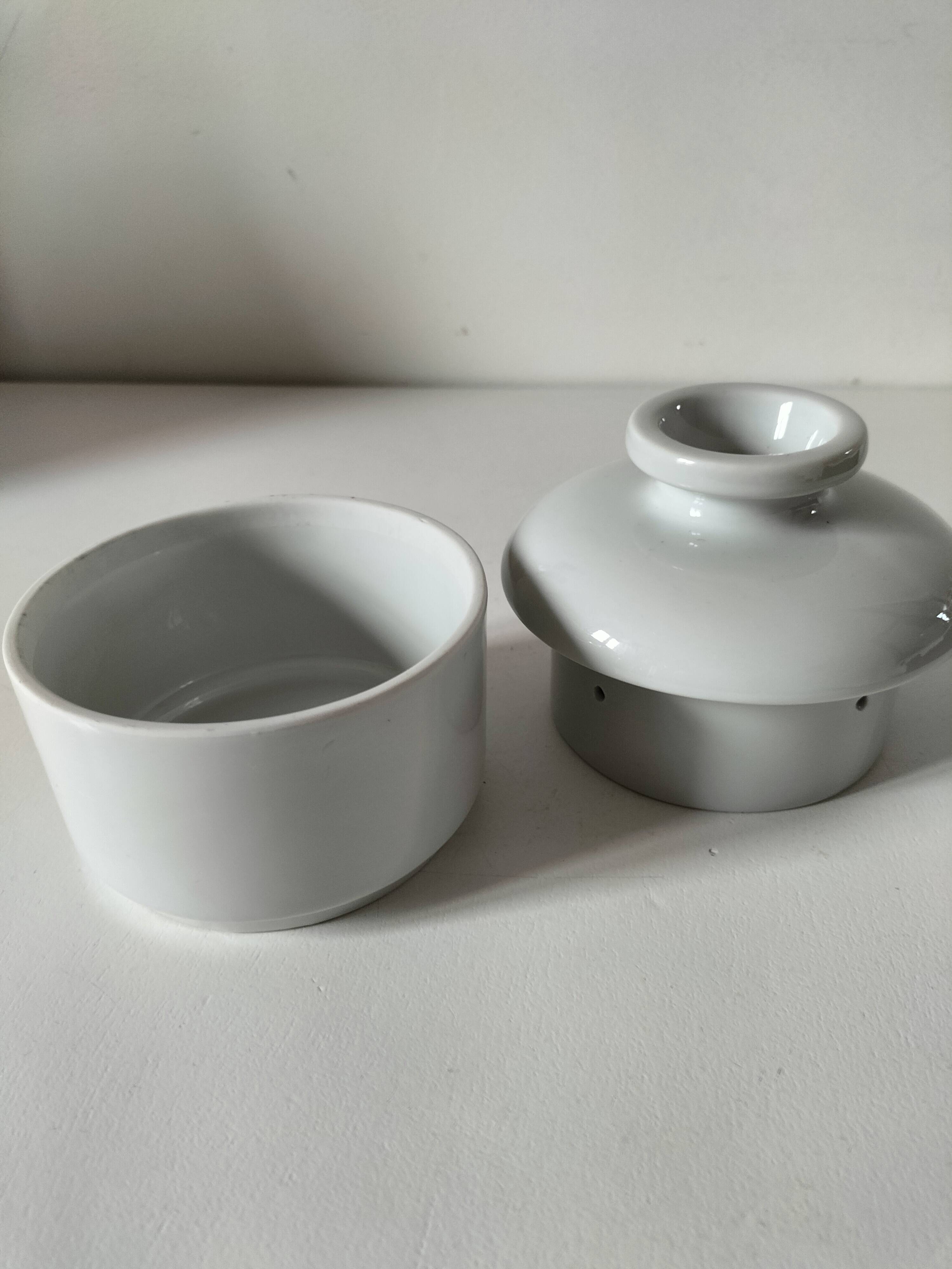 Vintage water butter dish in white porcelain - sleek design