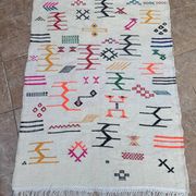 Tapis berbère marocain en laine tissée à la main