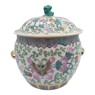 Soupière China Canton decorated with butterfly and dog of Fo.