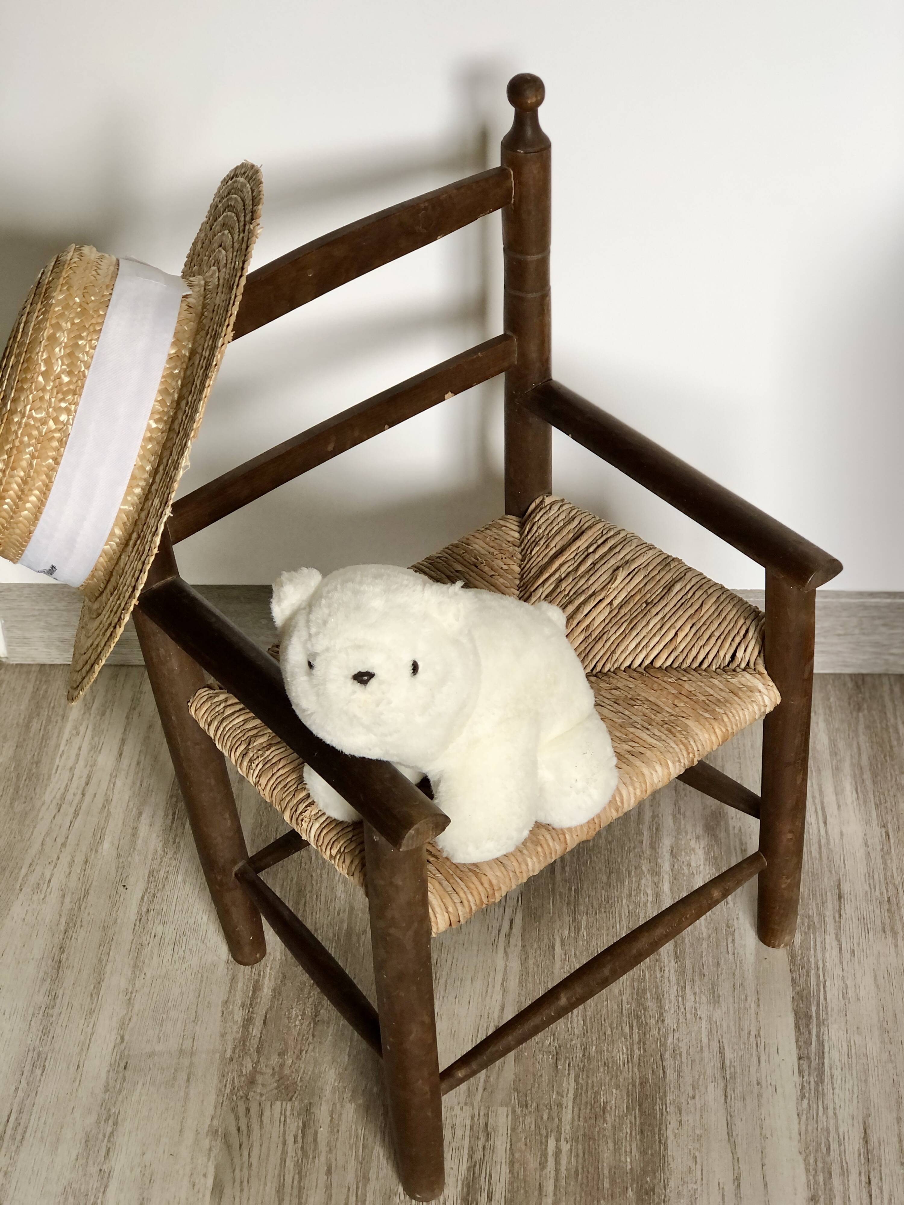 Children's armchair in beech wood and straw