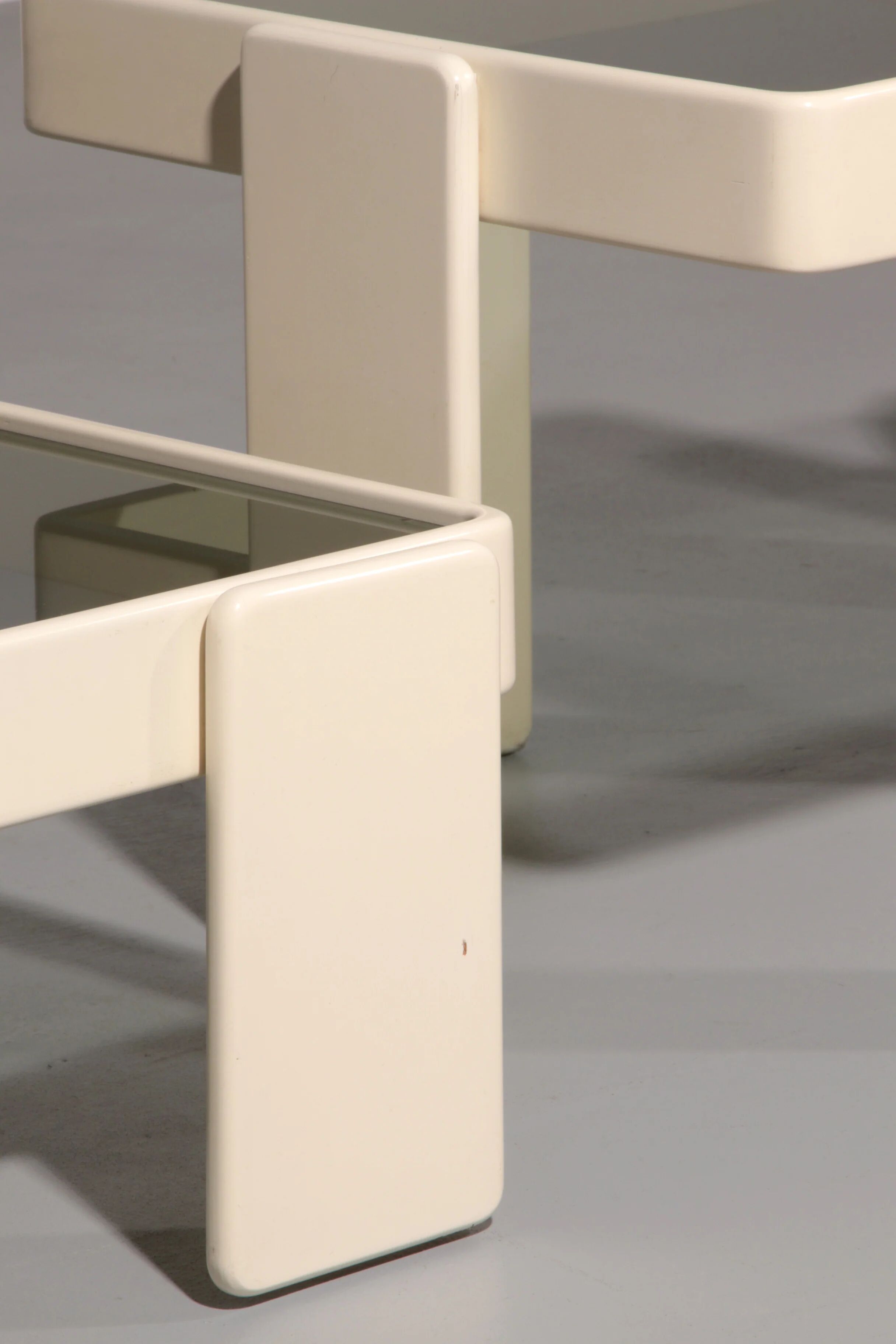 Gianfranco Frattini stacking tables for Cassina – original off-white lacquer