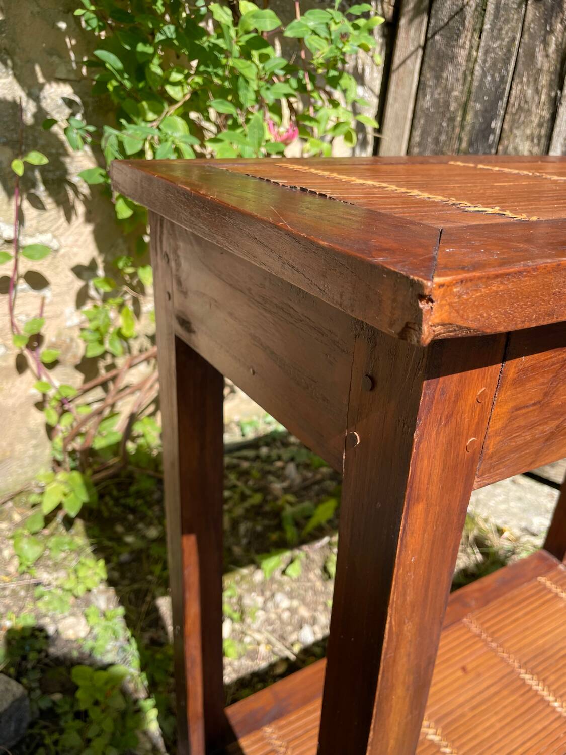 Table d’appoint / console en bois style indonésien