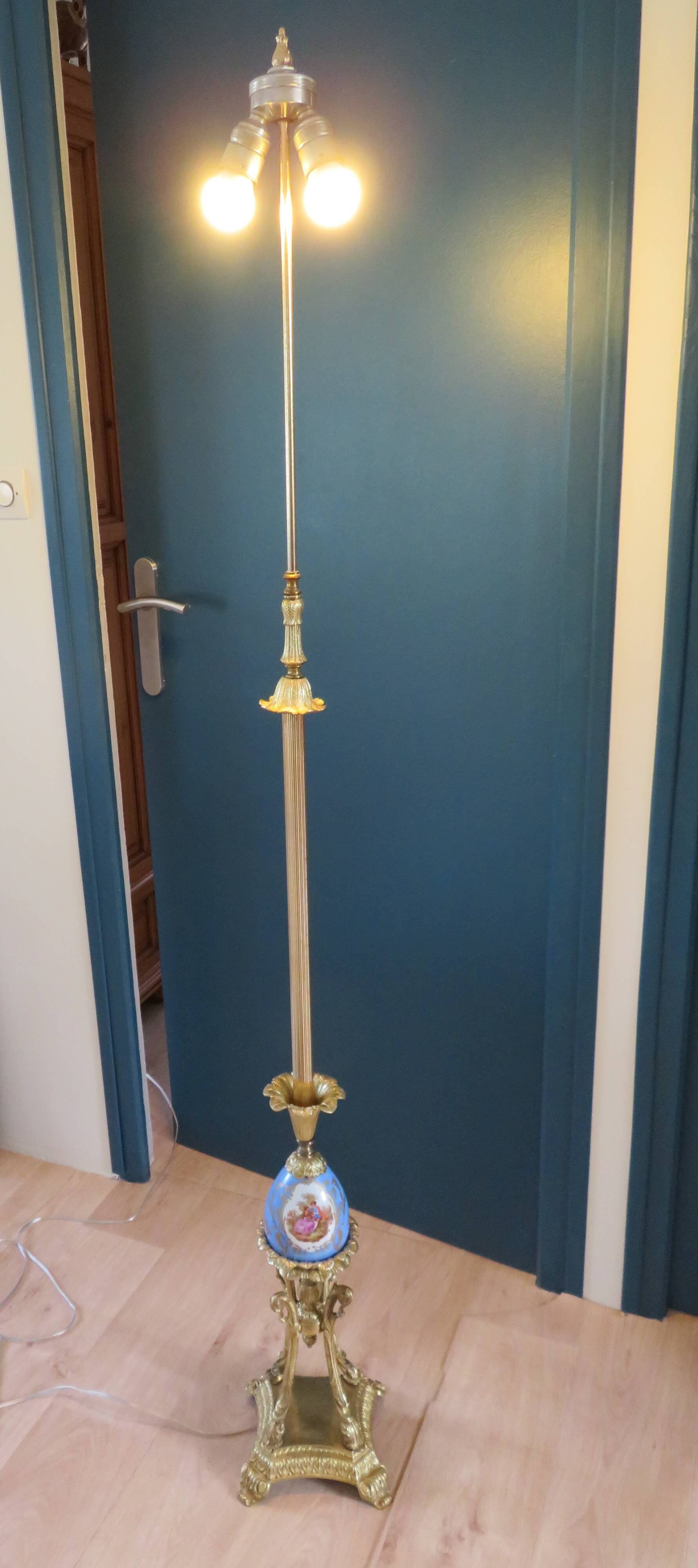 Bronze and blue porcelain floor lamp from the early 20th century.