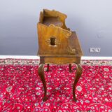 Table de chevet ou table d’appoint en chêne de style rococo, vers les années 1930
