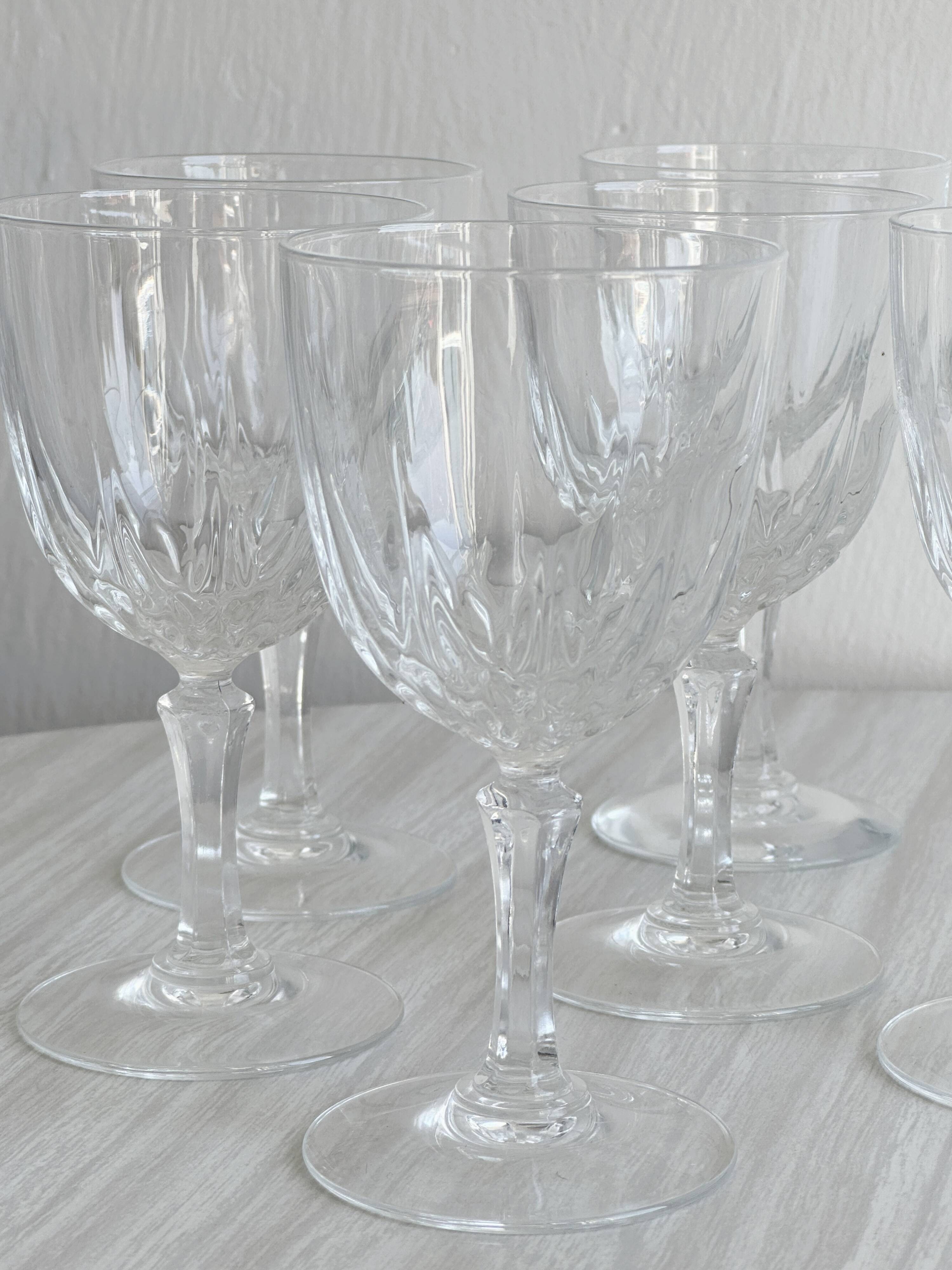 8 verres à vin en verre cristal ciselé