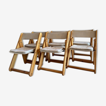 Six chaises en pin années 1970