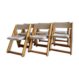Six chaises en pin années 1970