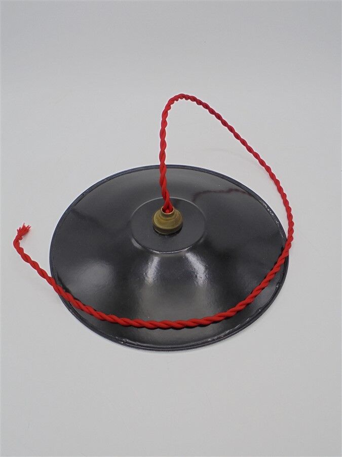 Hanging in enamelled sheet metal