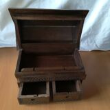 Coffret à bijoux à ouverture secrète en bois massif