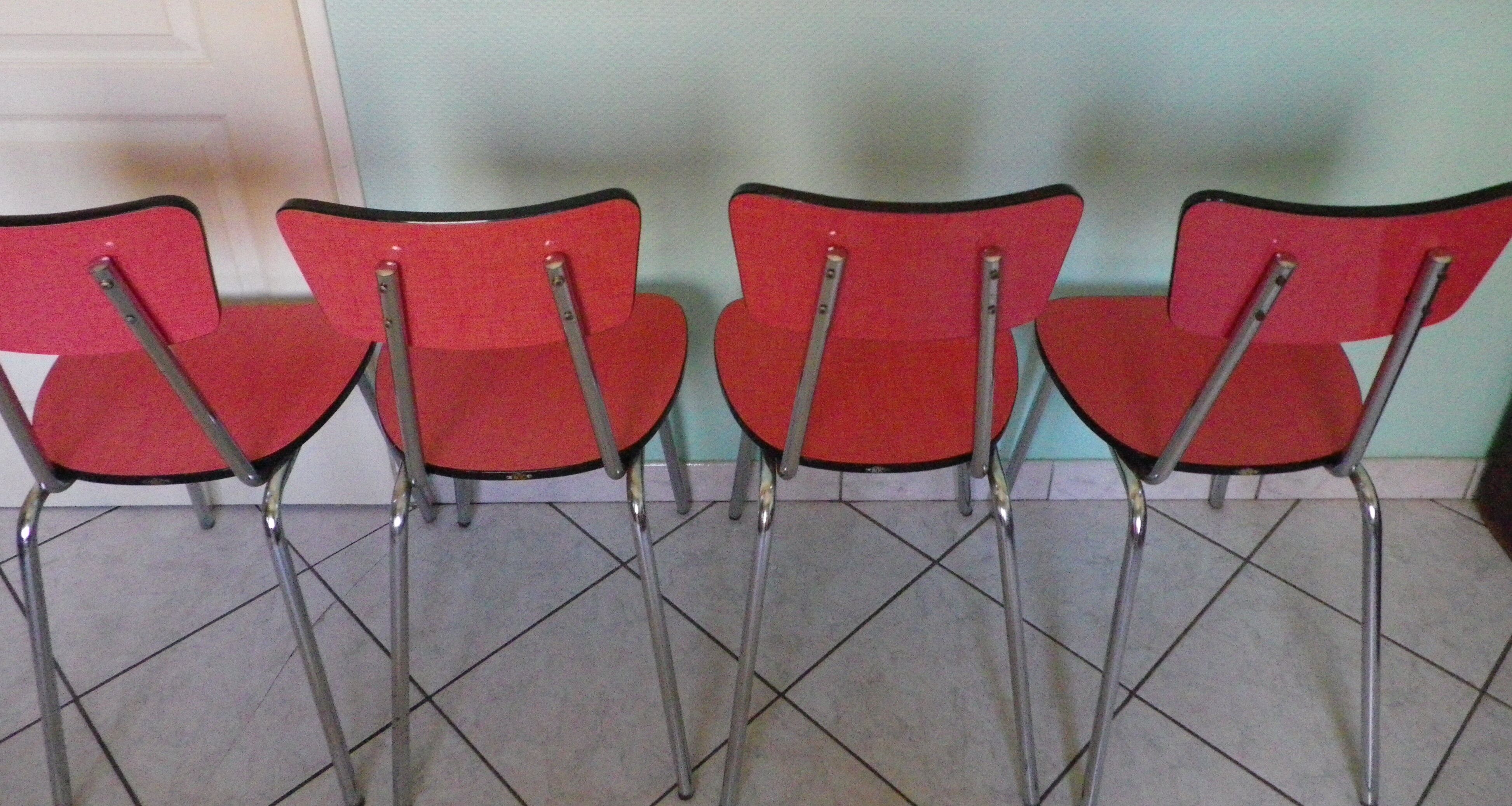 Table in red formica, 4 roc chairs, 2 extension cords, 2 drawers 60