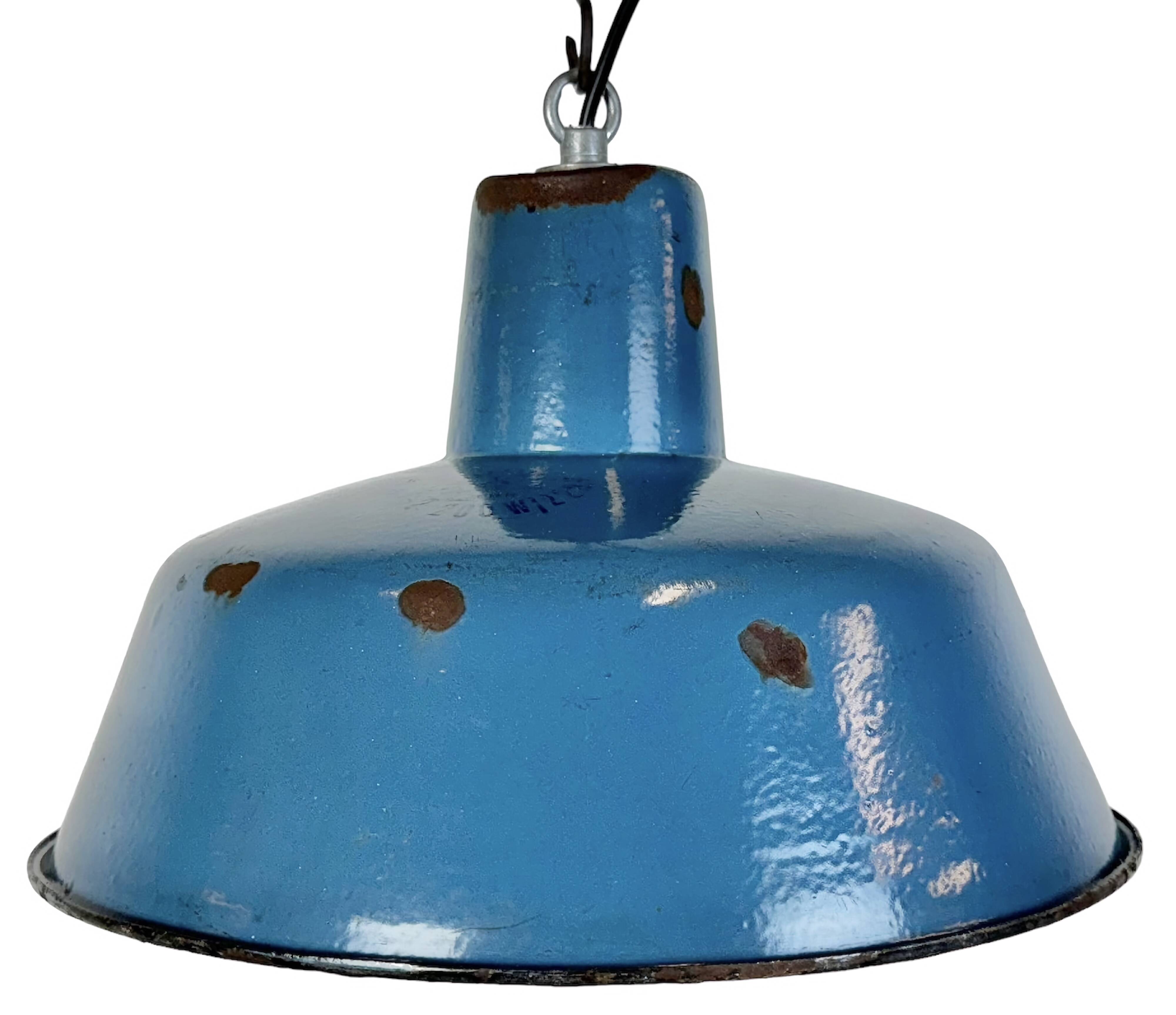 Lampe à suspension industrielle en émail bleu, années 1960