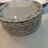 Table service 31 pieces in porcelain. Floral polychrome pattern