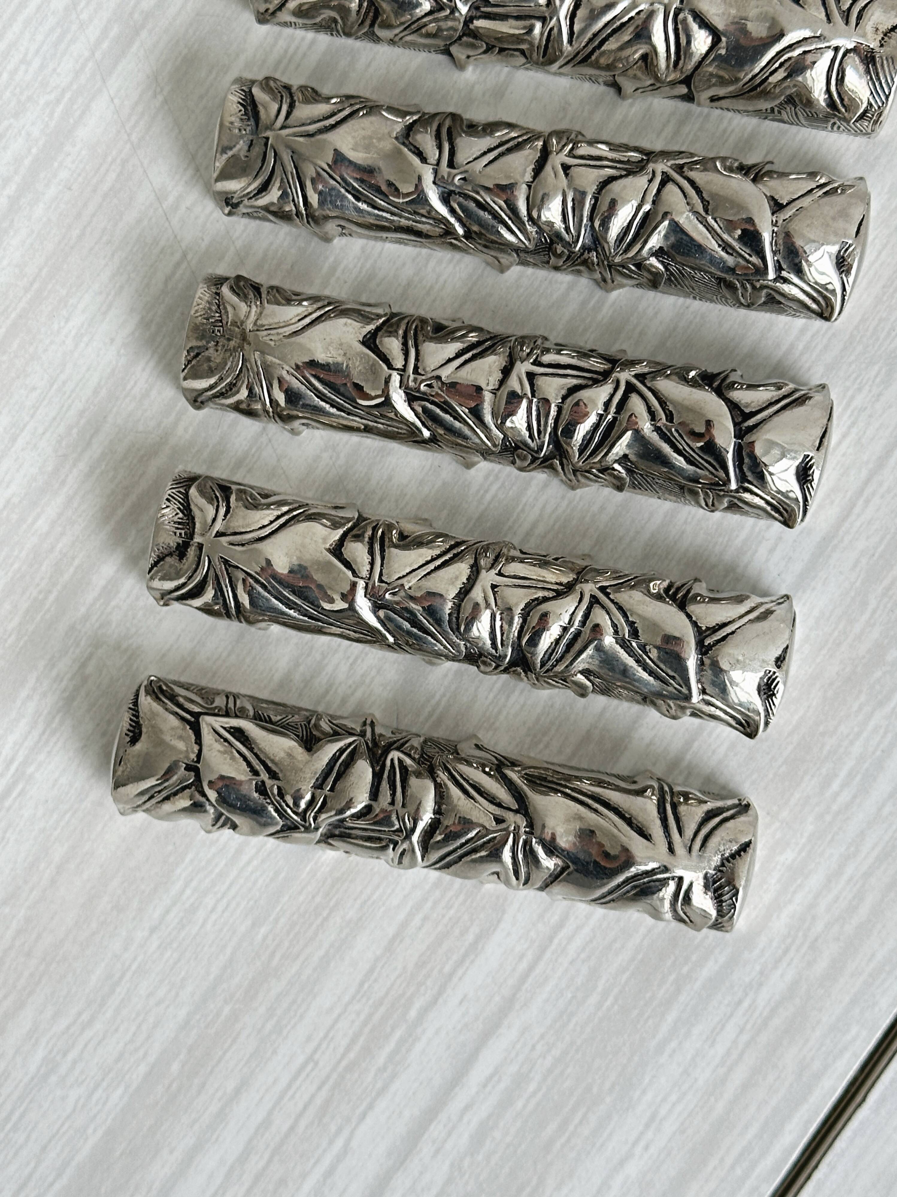 Set of 6 vintage knife rests with bamboo and foliage pattern.