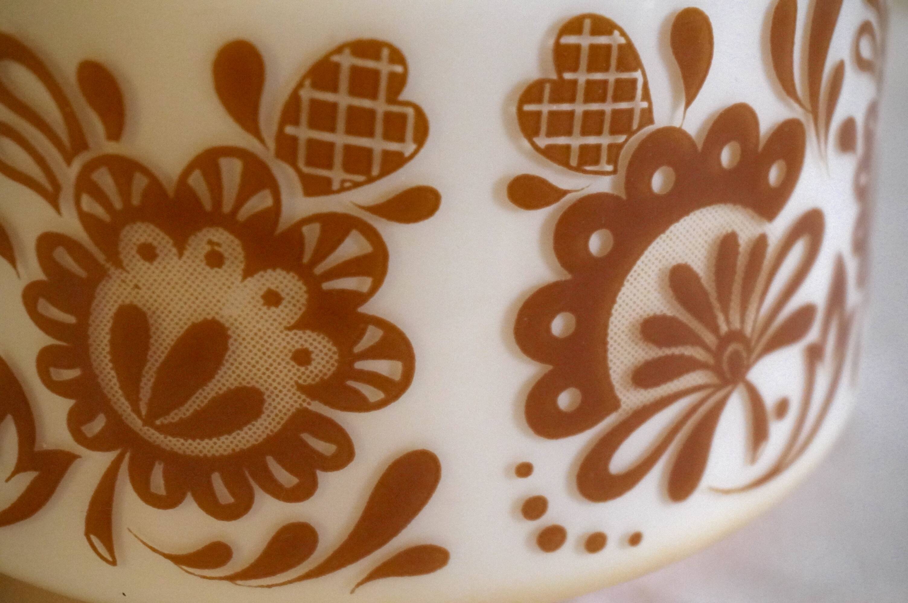 Suspension in opaline with floral decorations, 1970s.