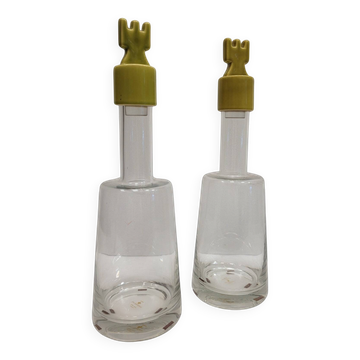 paire de carafes, flacons ou vases, en verre avec bouchon en céramique vernissée verte