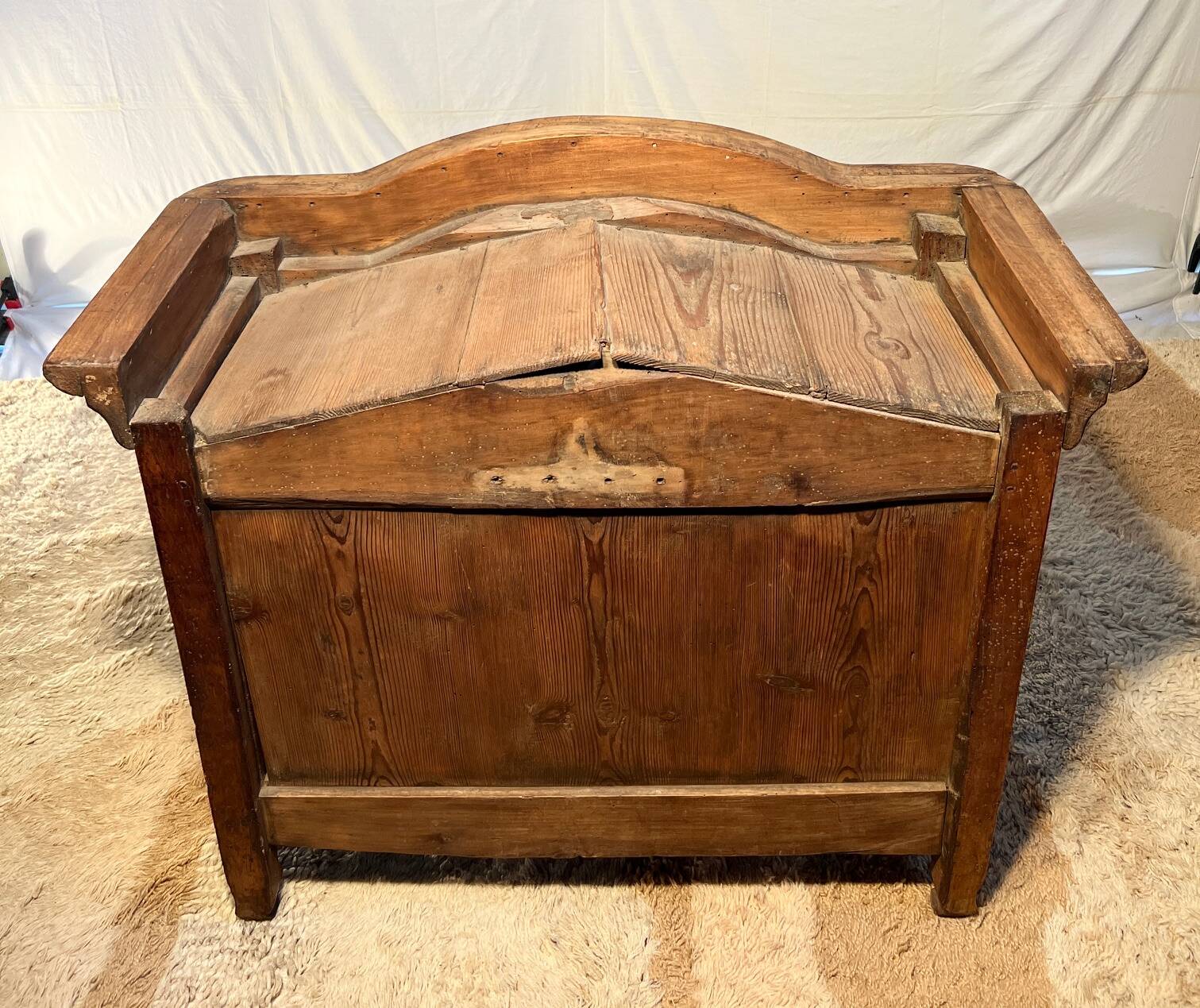 Panetière xviii, louis xv style walnut policeman's hat