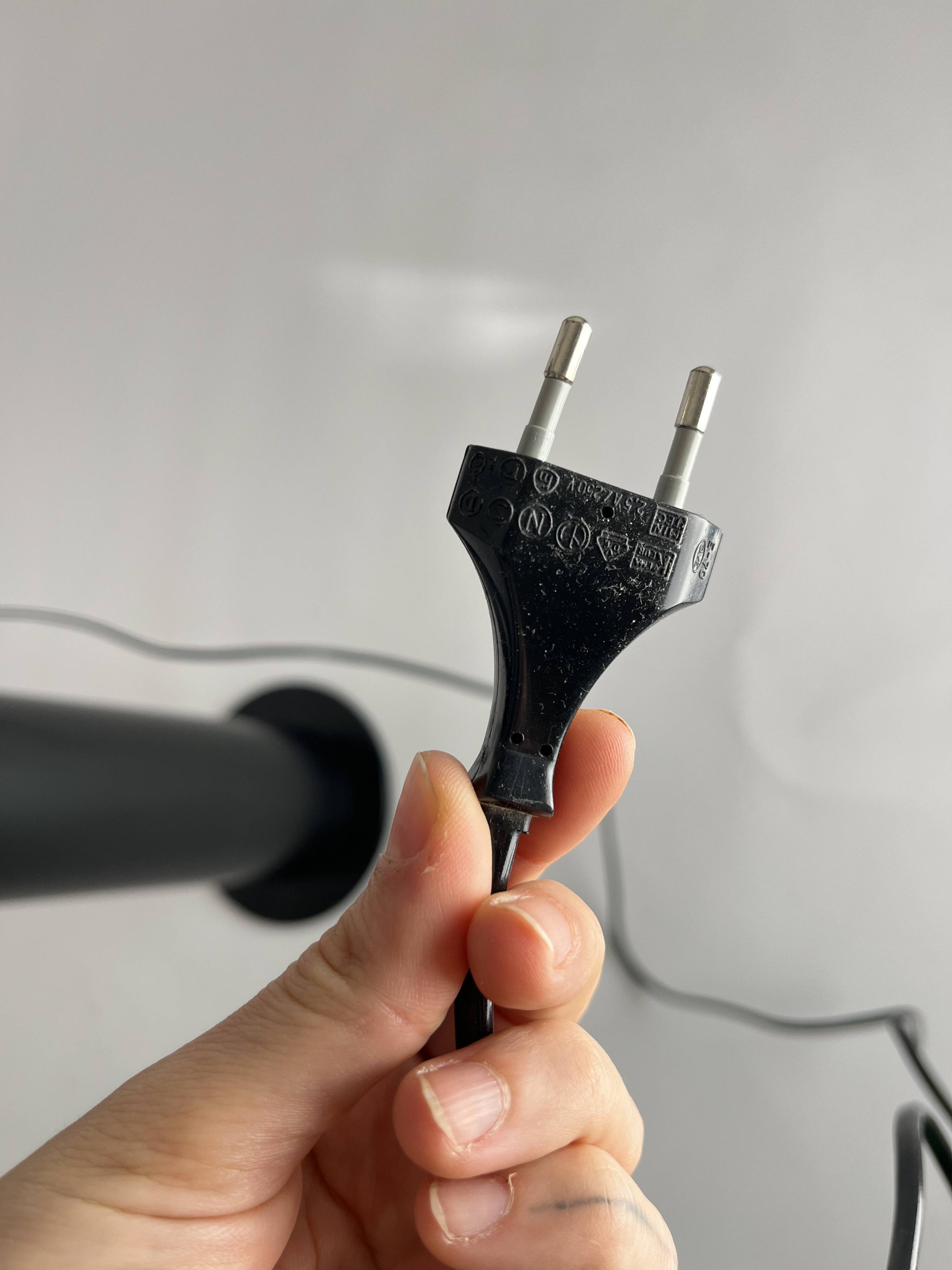 Vintage Artemide Tizio Lamp by Richard Sapper, Italian Design Icon, 1970s