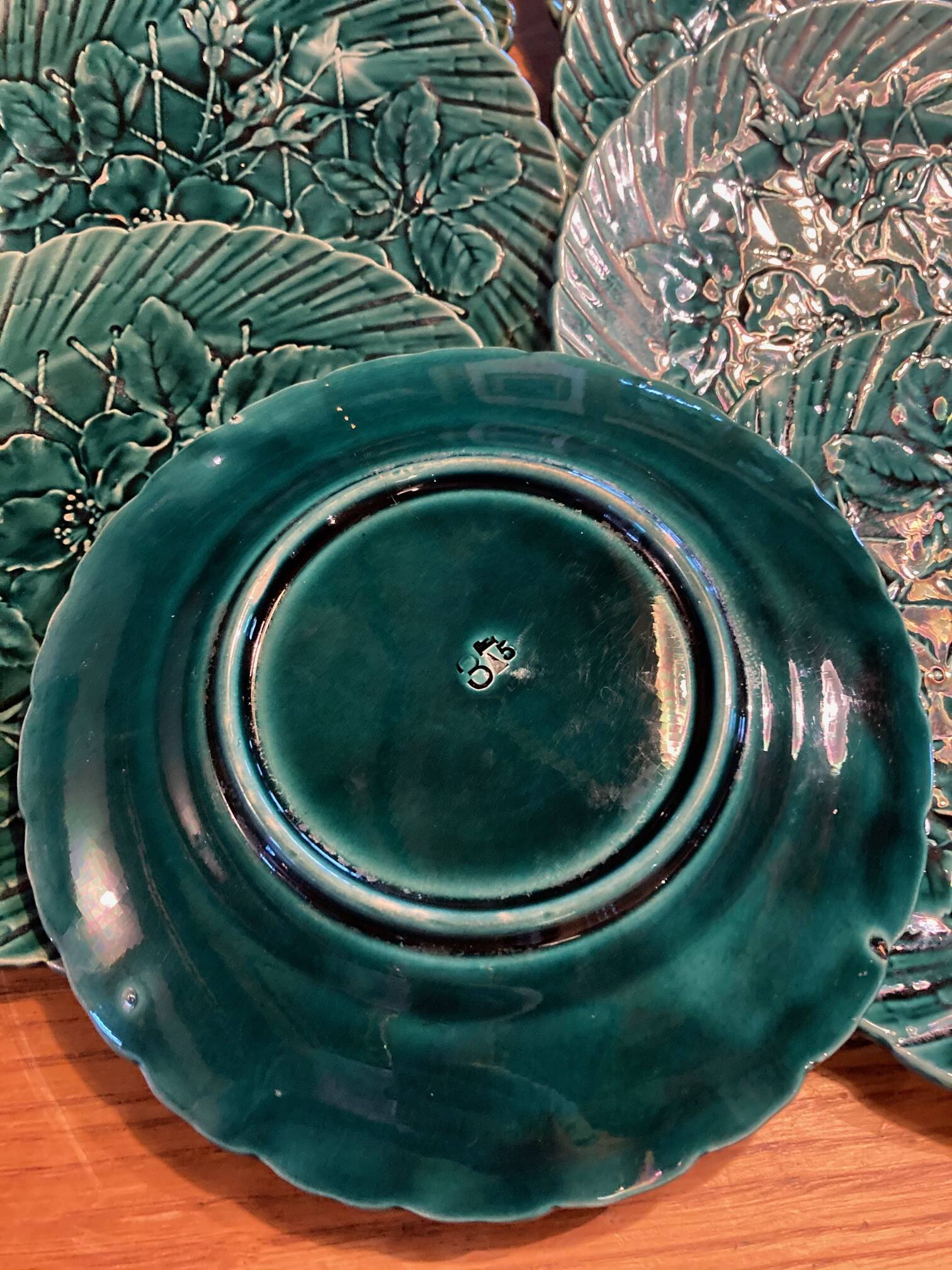 Set of 10 green earthenware dessert plates with a finely embossed floral pattern