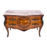 Commode française en noyer datant d'environ 1870.