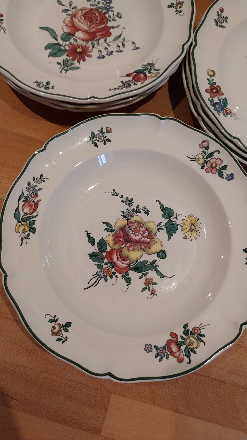 10 vintage Villeroy & Boch plates with flowers