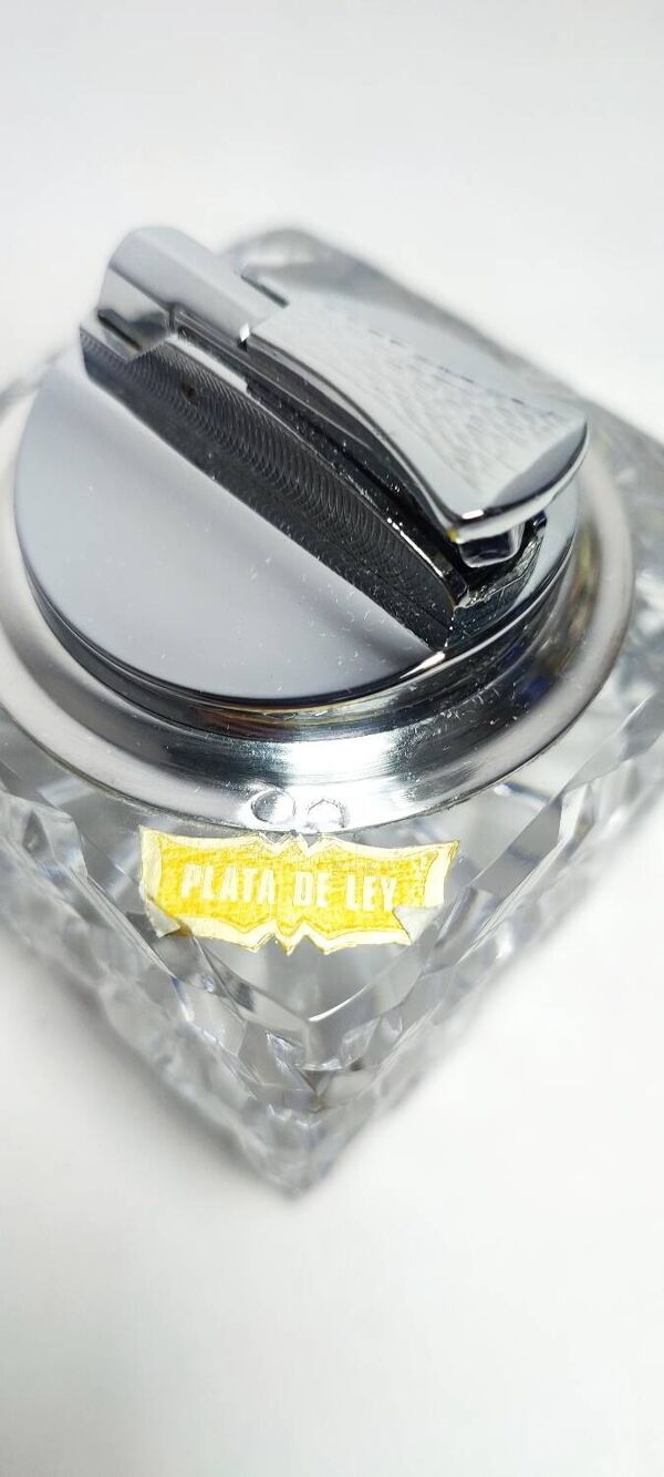 Briquet en cristal taillé. Espagne, années 1980.