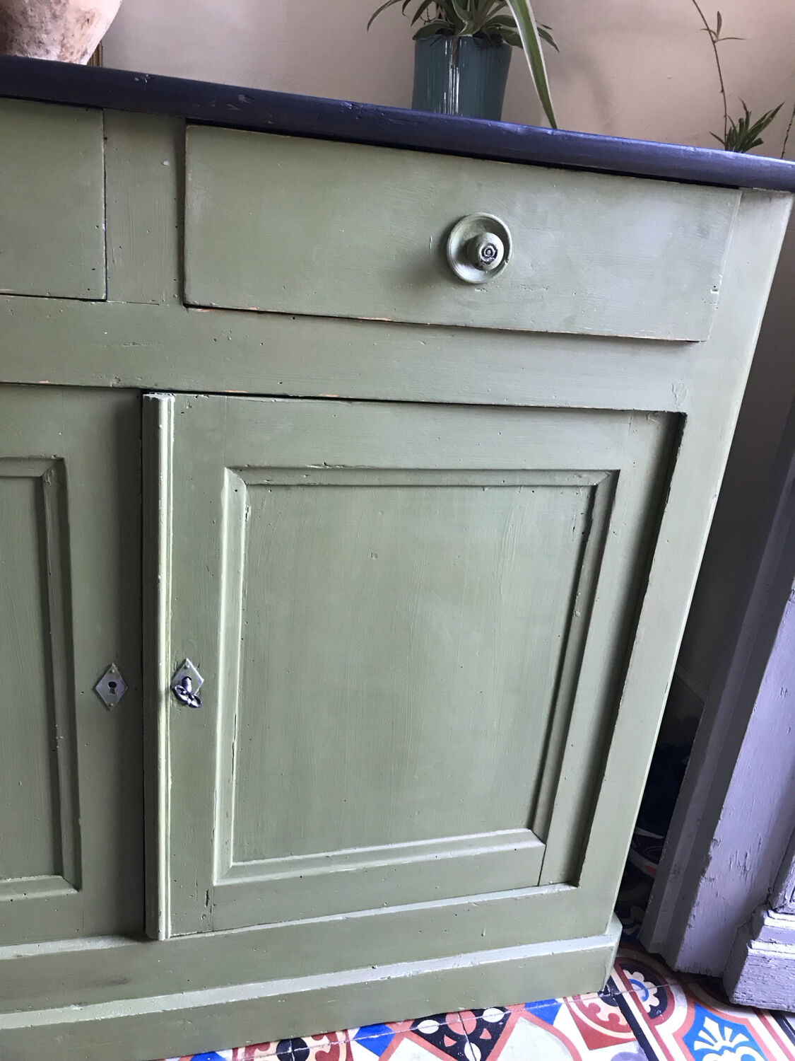 Buffet en bois peint en vert olive, XIXème s.