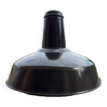 Industrial lampshade in enamelled sheet metal
