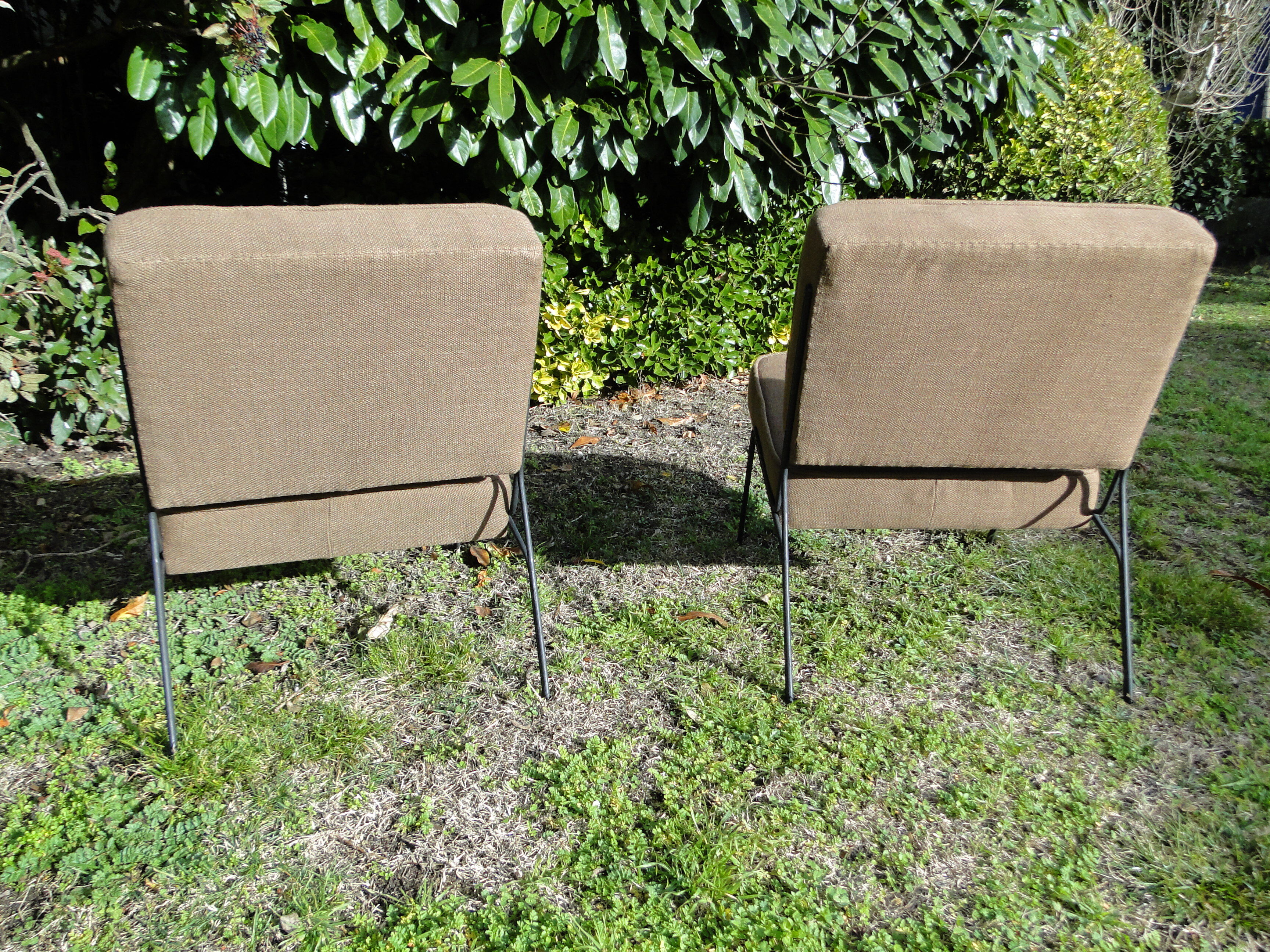 Paire de chauffeuses fauteuils en tissu marron