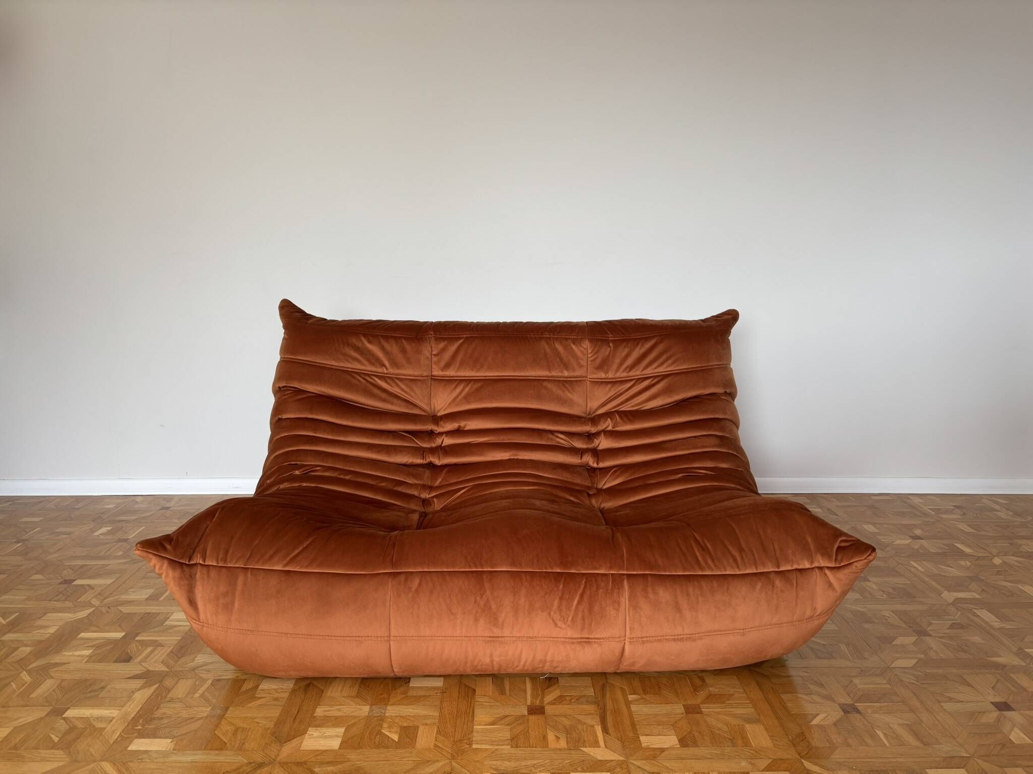 Canapé Togo deux places par Michel Ducaroy pour Ligne Roset