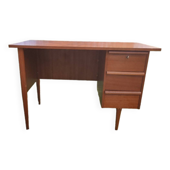 Small scandinavian desk