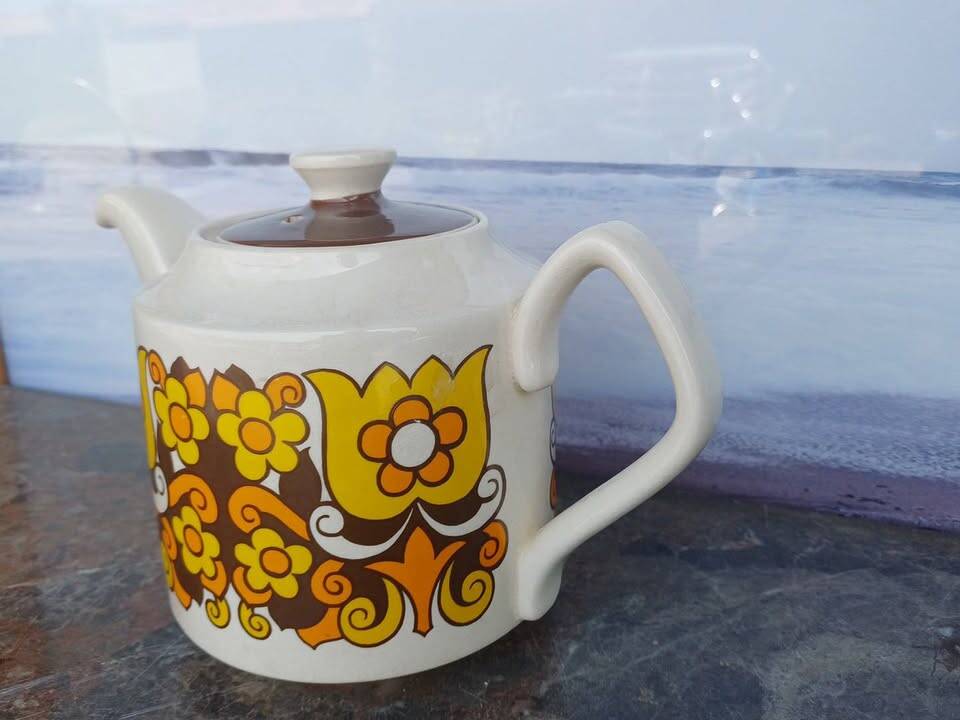 pretty Sadler teapot from the 60s/70s