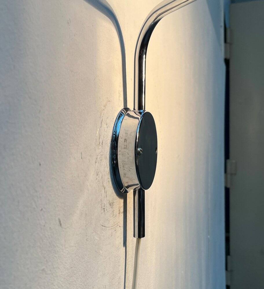 Mid-century Hollywood Regency chrome wall lamp by Florian Schulz for Interline, 1970s.