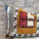 Vintage cushion cover in Berber kilim: Moroccan wool cushion.