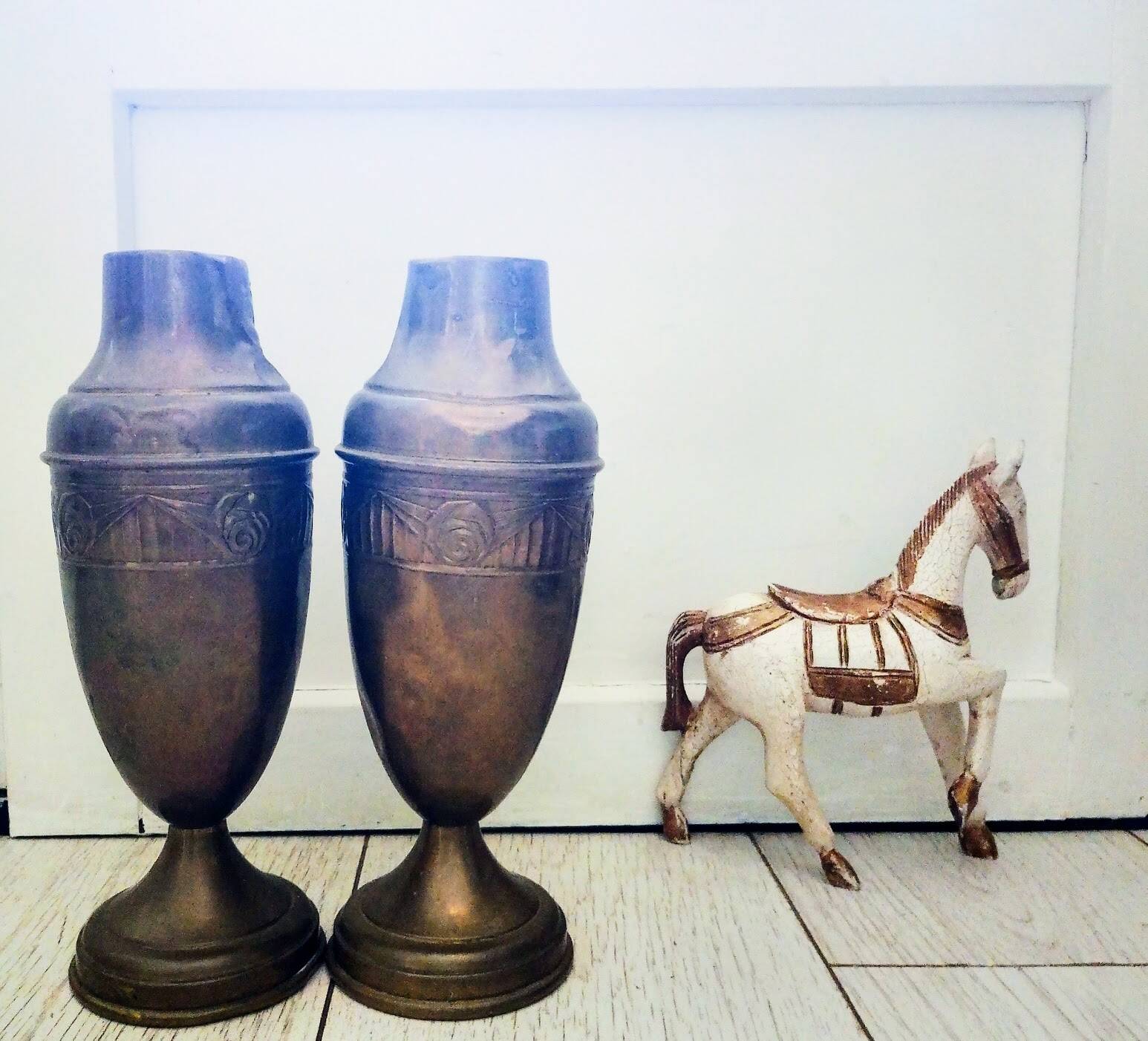 Paire de vases Art Déco en laiton, vers 1920