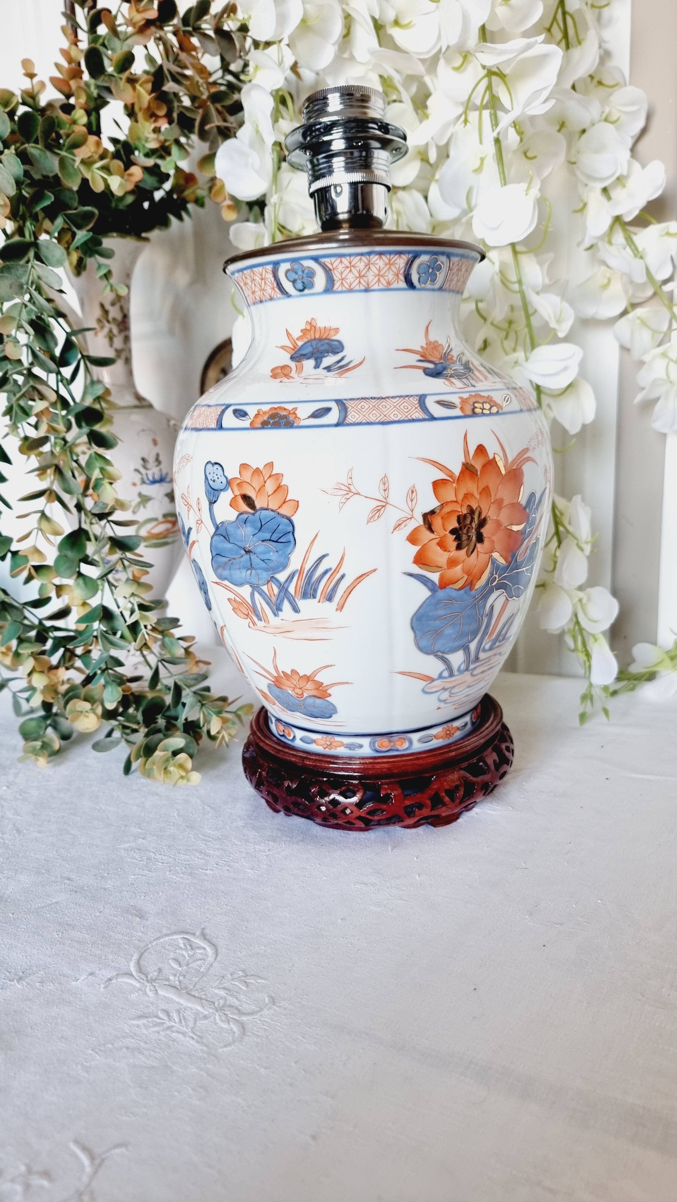 Hand-painted porcelain table lamp, Chinese Imari style.