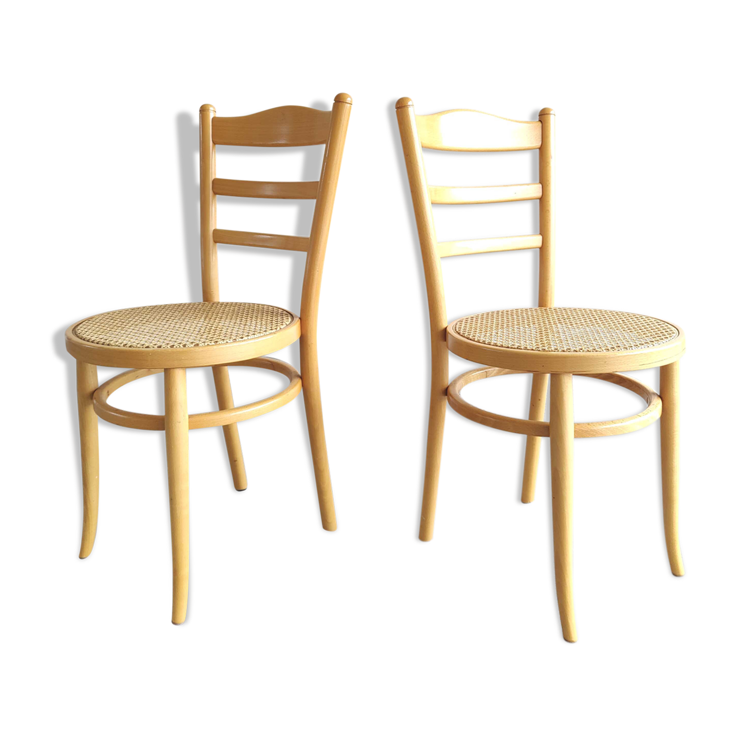 Paire chaises Baumann bois clair et cannage