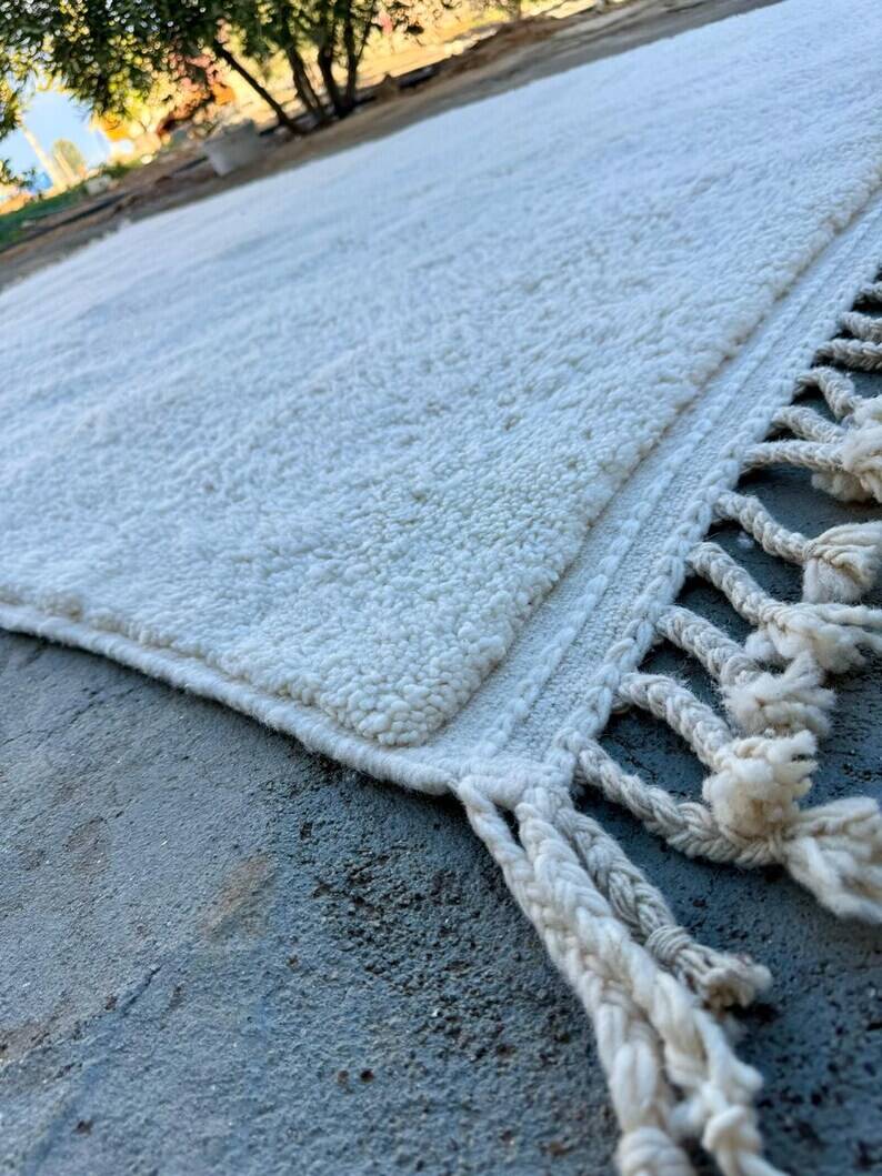 Simple white handmade rug 250cm x 150cm