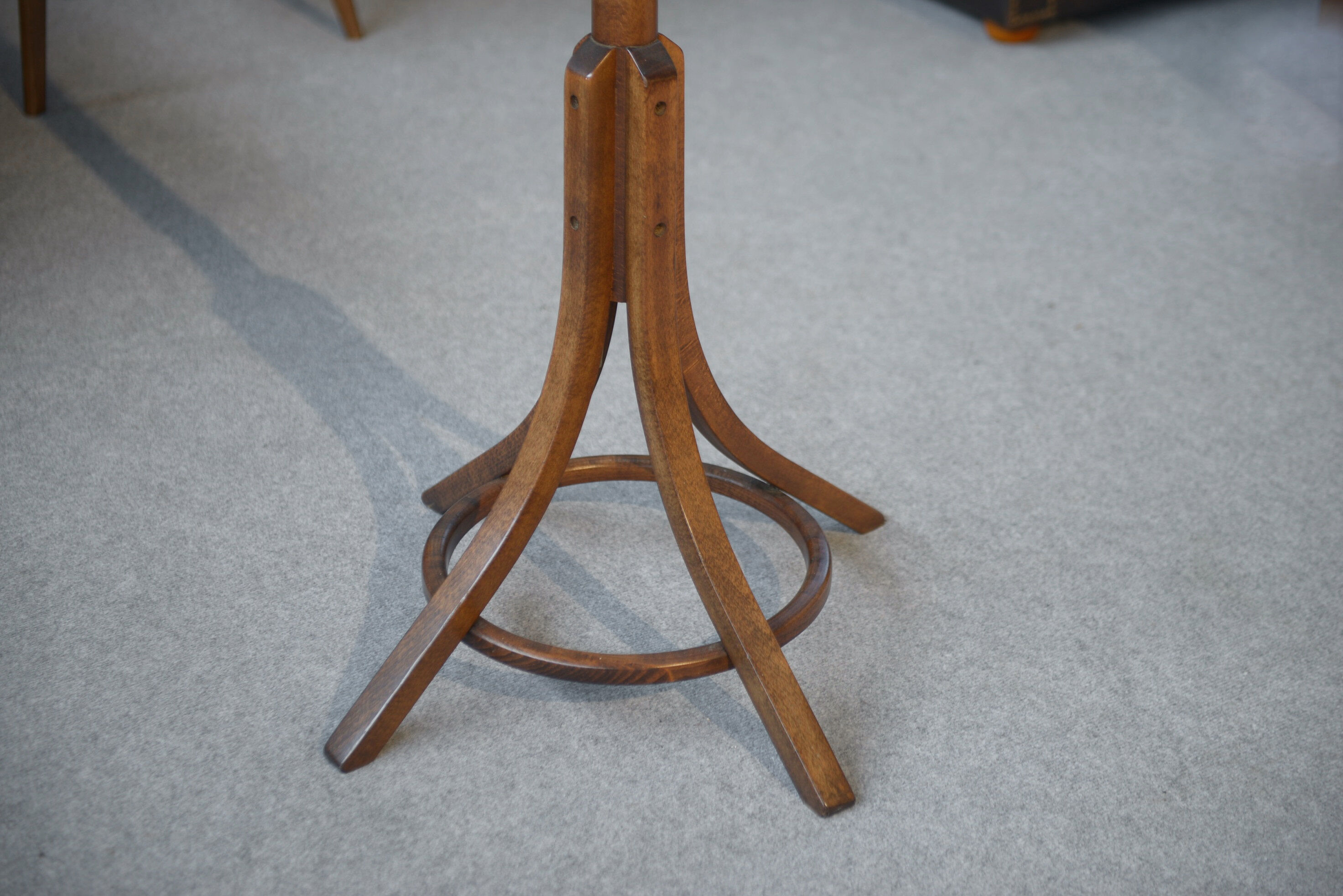 Parrot coat rack published by Baumann 1970