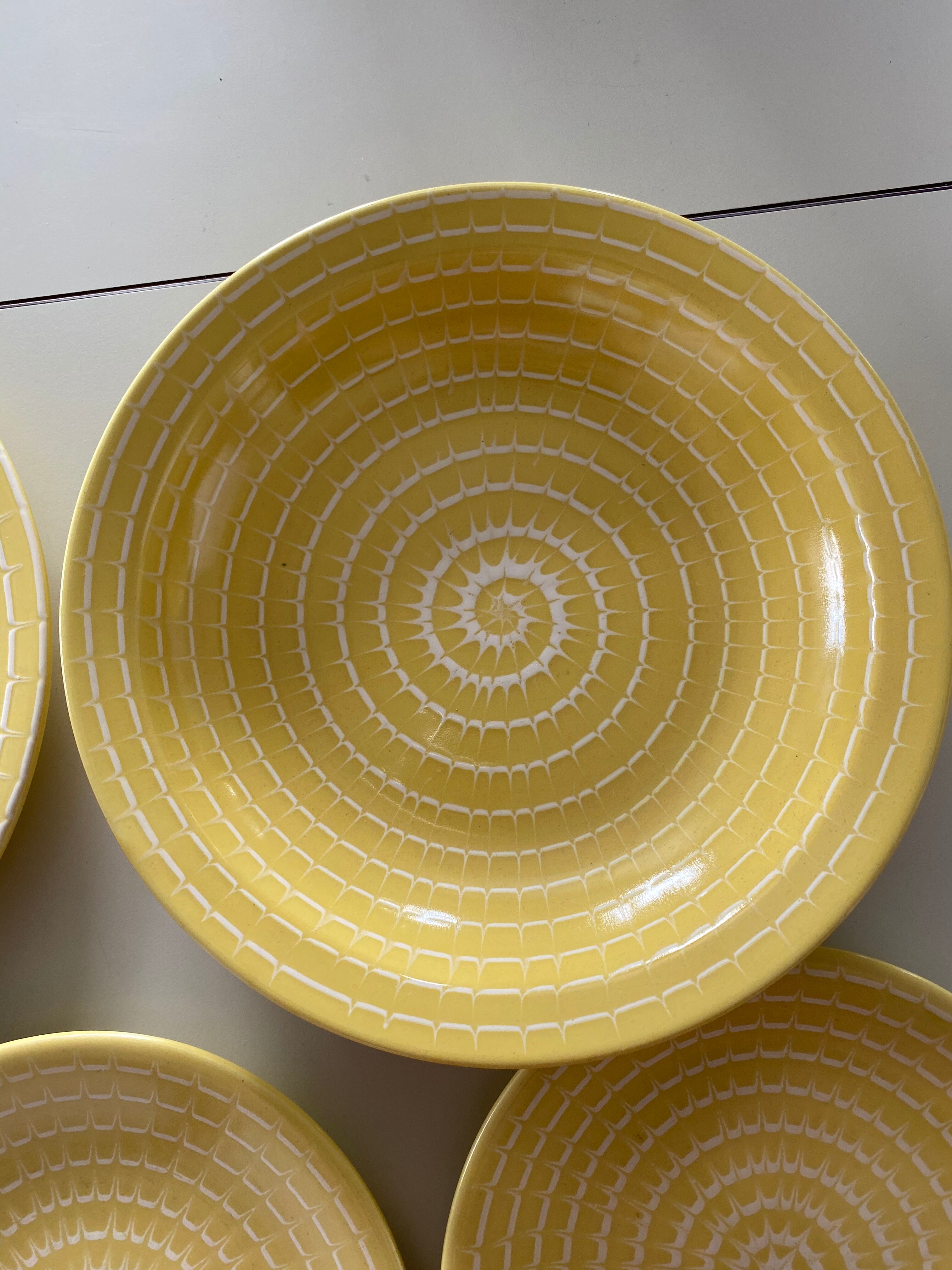 Longchamps dishware service