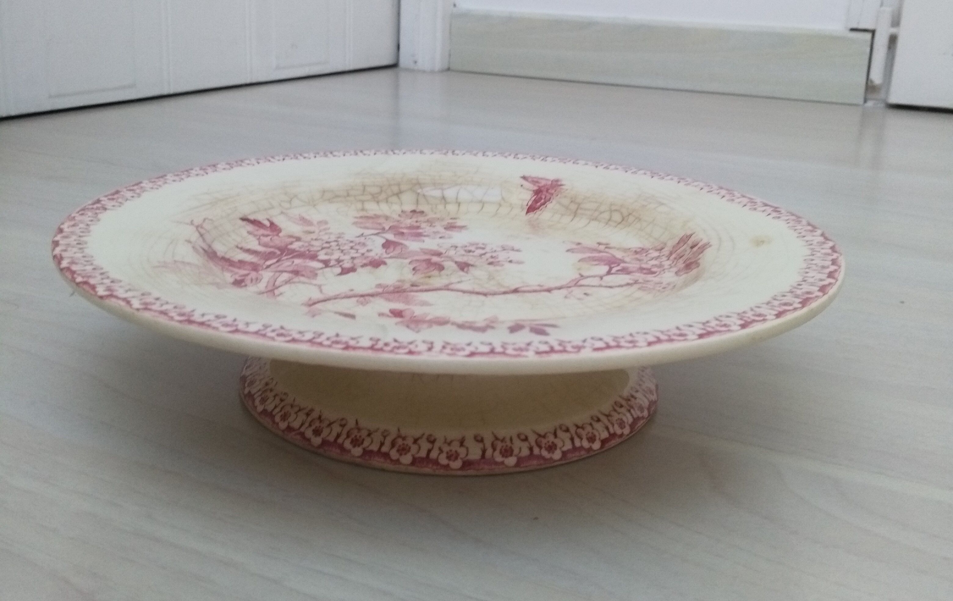 Cake dish on foot in iron earth of Gien model Pink hawthorn