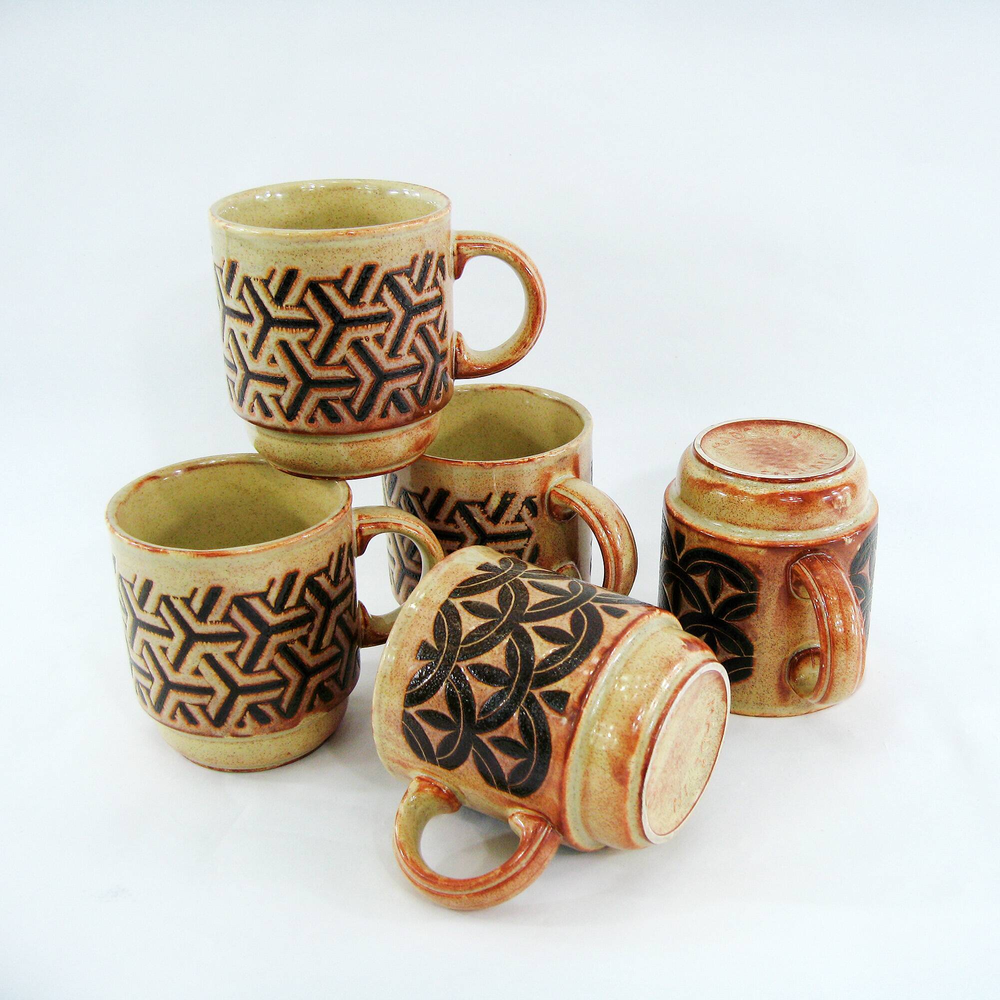 5 beige and fawn stoneware mugs - brown geometric decor - made in England - vintage 70s